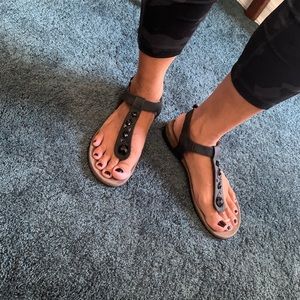 Flat sandals